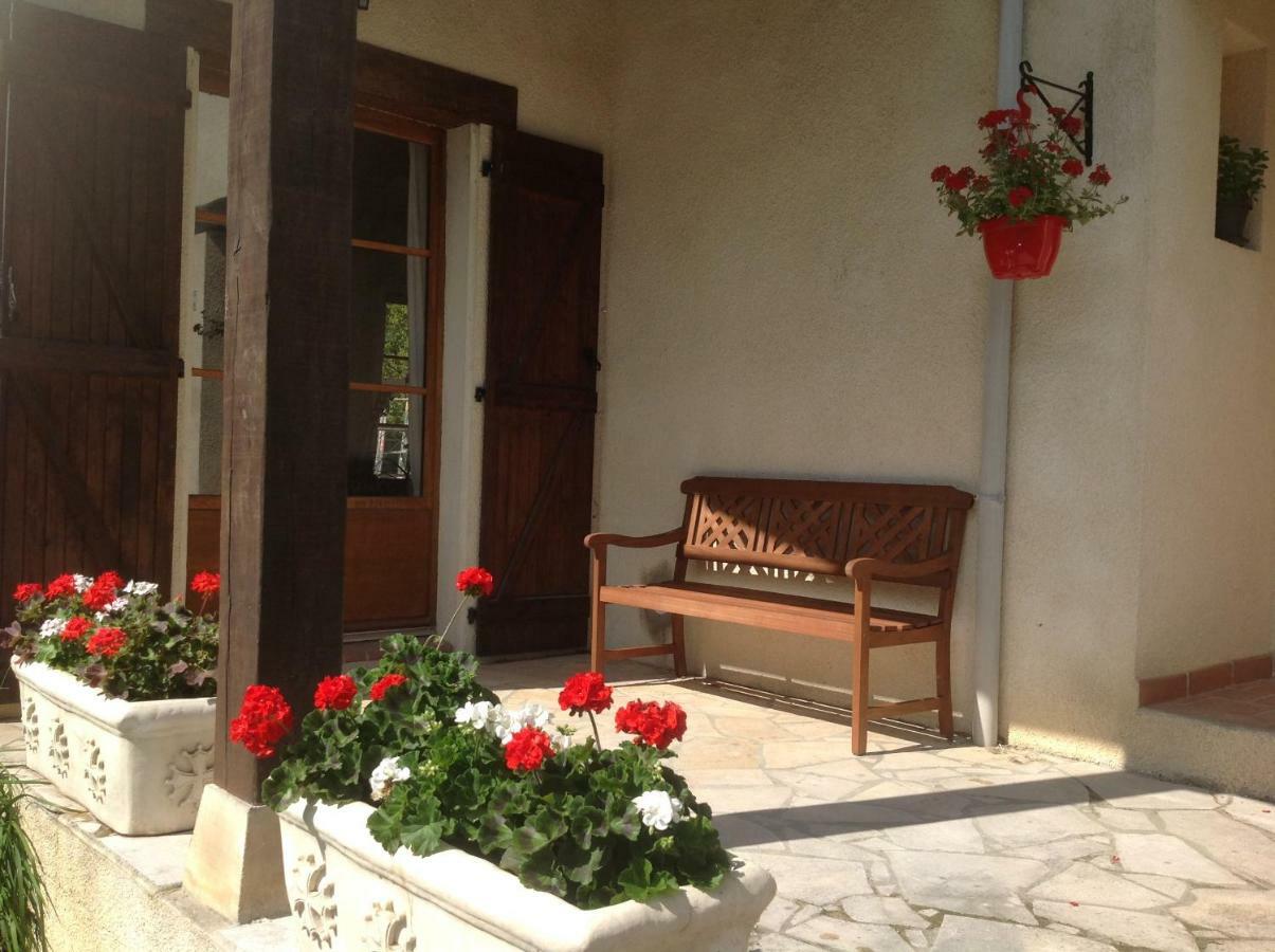 Chez Irene Bed & Breakfast Saint-Quentin-la-Tour Exterior photo